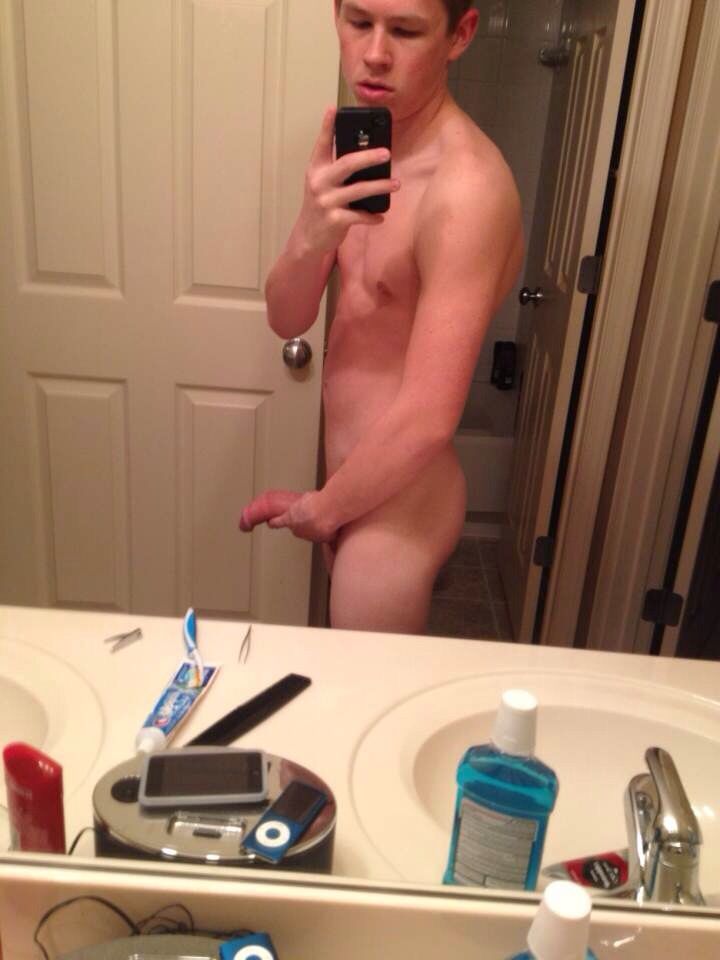 Nude Teen Boy Self Pic - This Gay Teen presents his stiff Teenpenis!